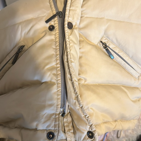 Burberry  kid’s  down puffer jacket size 18m - Picture 16 of 17